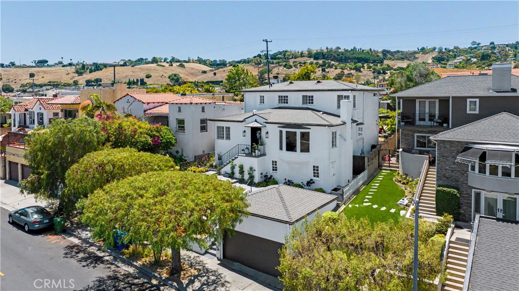 923 S Dodson