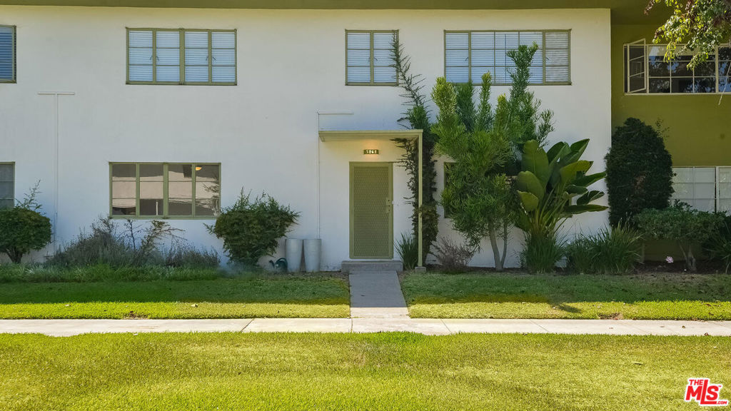 5262 Village Green