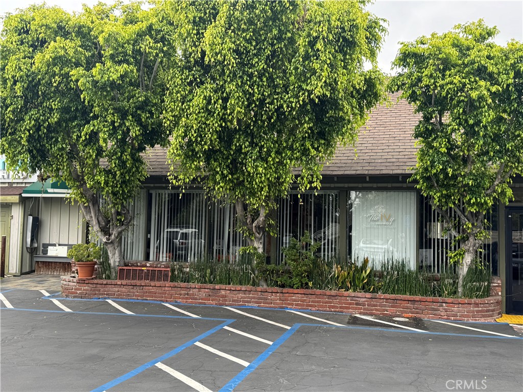 3217 N Verdugo Road 1