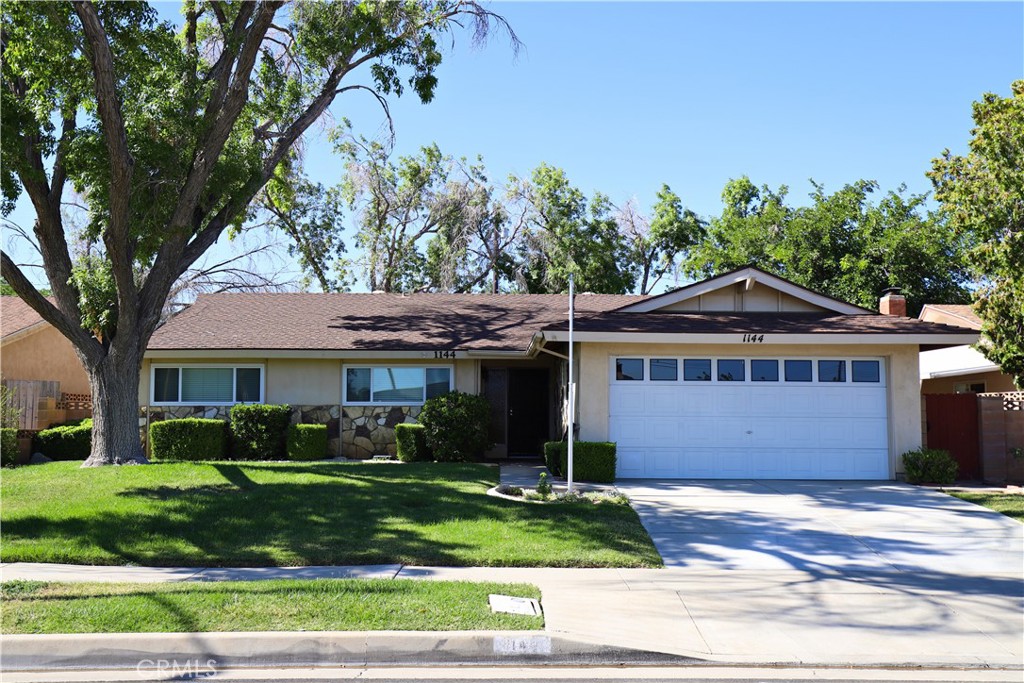 1144 W Avenue J11