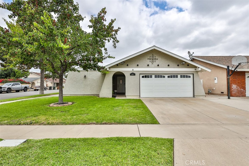 5017 E Holbrook