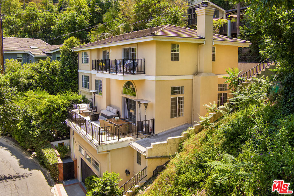 3827 Berry Drive