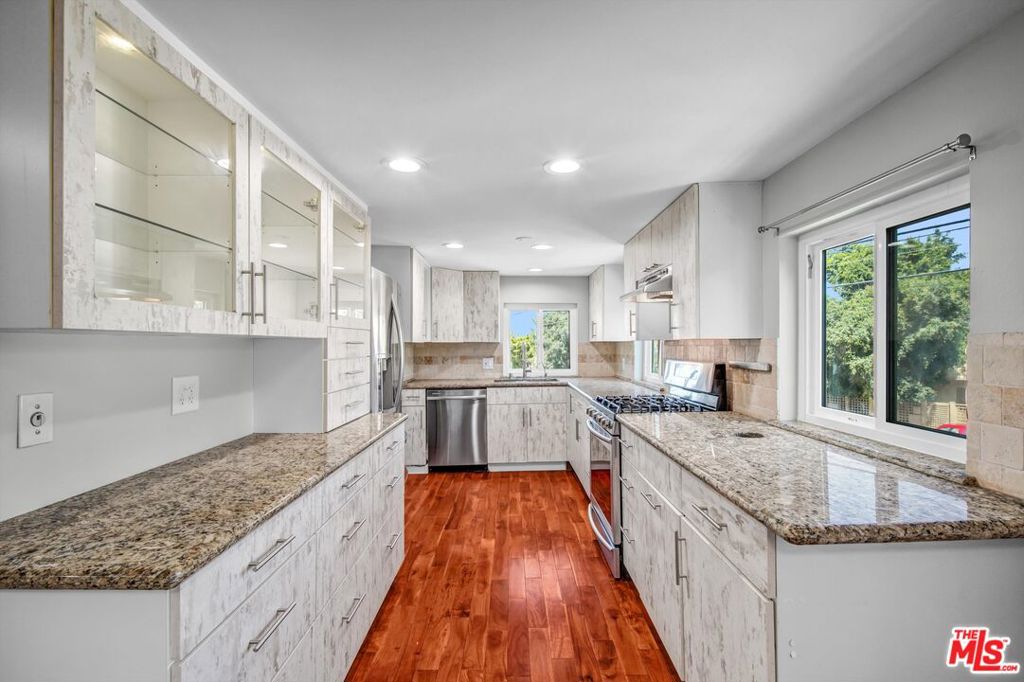 1766 Griffith Park Boulevard 1