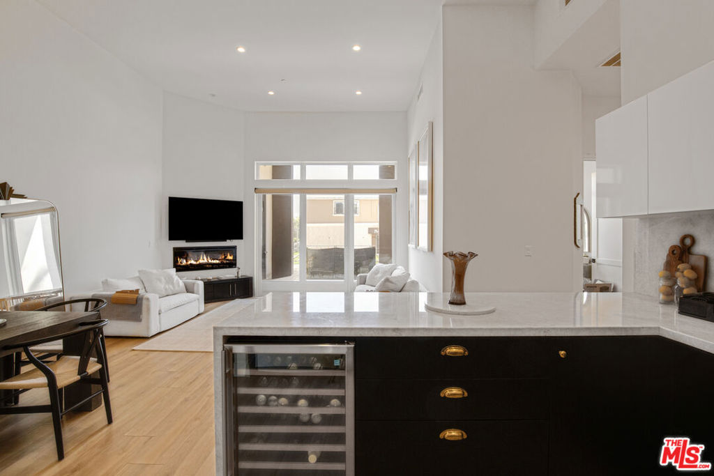 118 S Kenwood Street 102