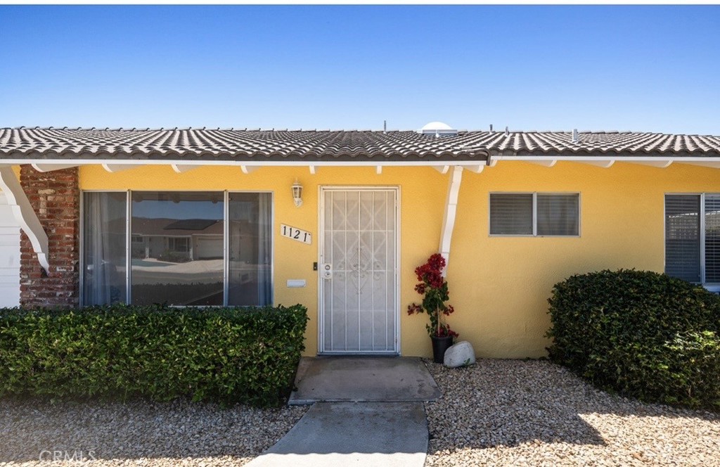 1121 W Mayberry