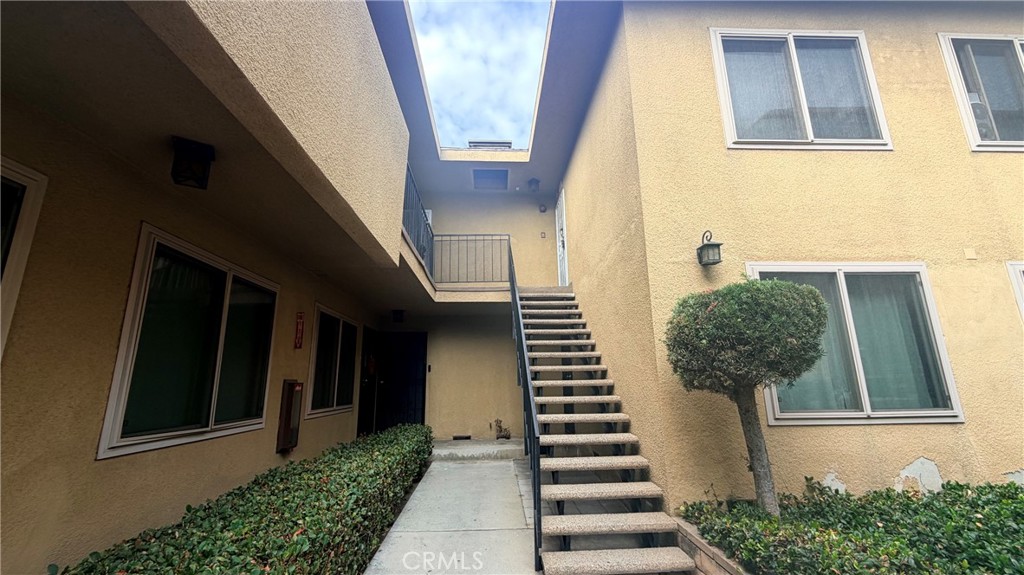 110 E Hillcrest