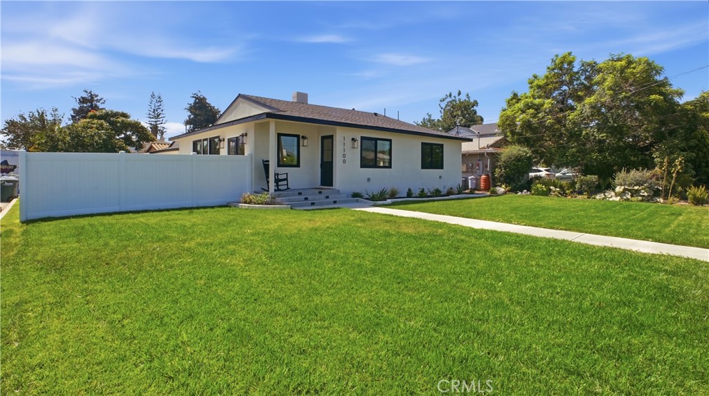 11100 Greenlawn