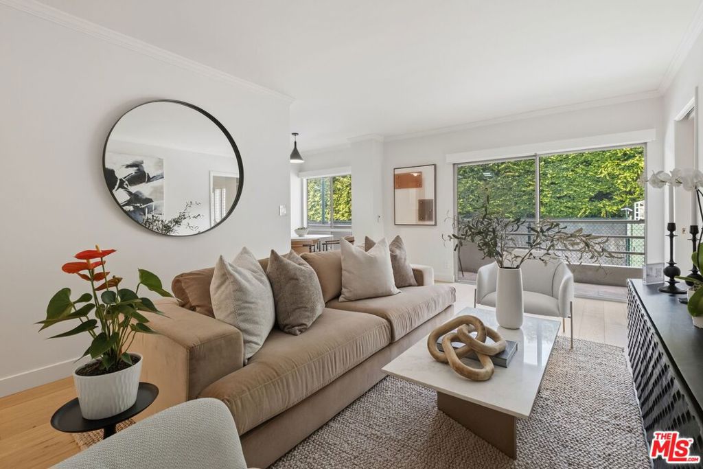 1131 Alta Loma Road 115