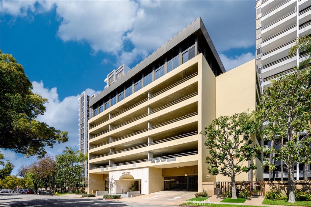 343 Pioneer Drive 1703