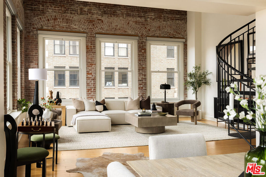 253 S Broadway 504