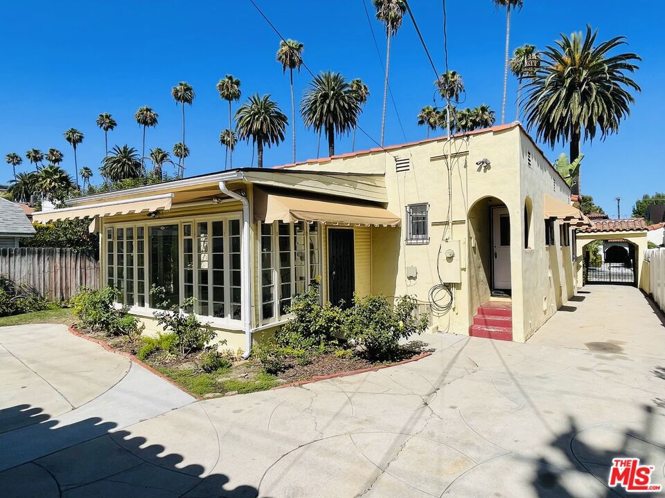 203 N Doheny Drive