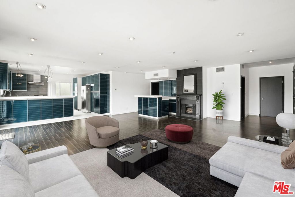 825 S Le Doux Road 303