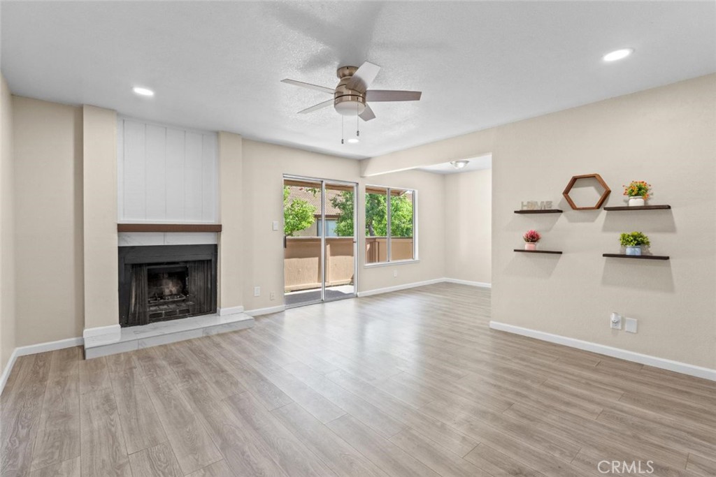 1550 W Ashlan