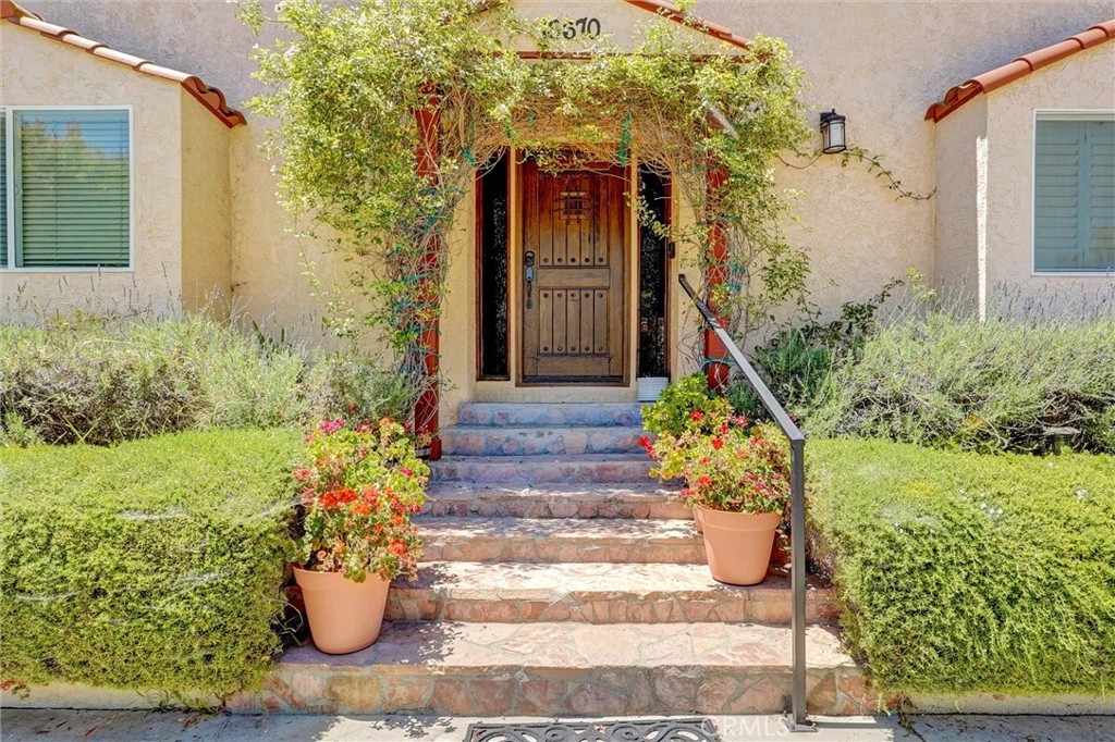 16670 Moorpark