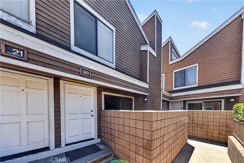 15125 Nordhoff 20
