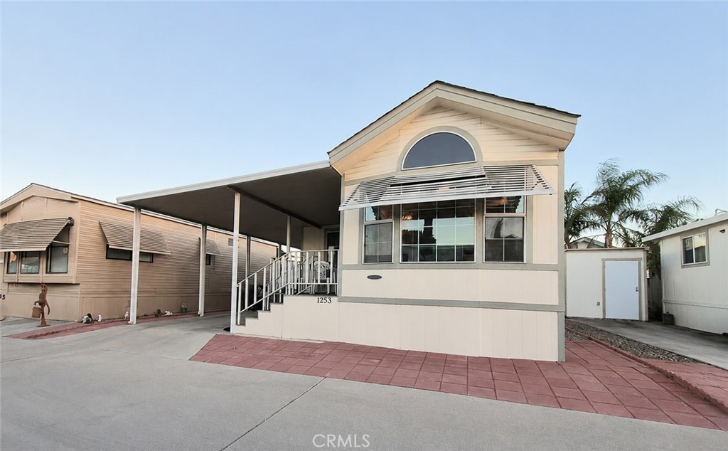 1253 Western Drive