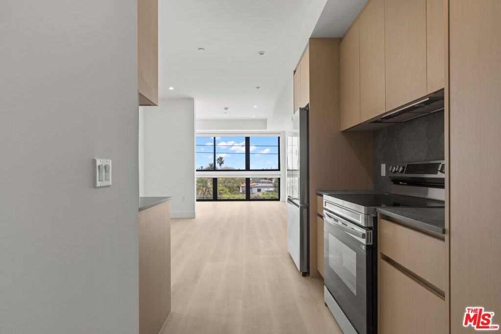 1808 Lincoln Boulevard 306
