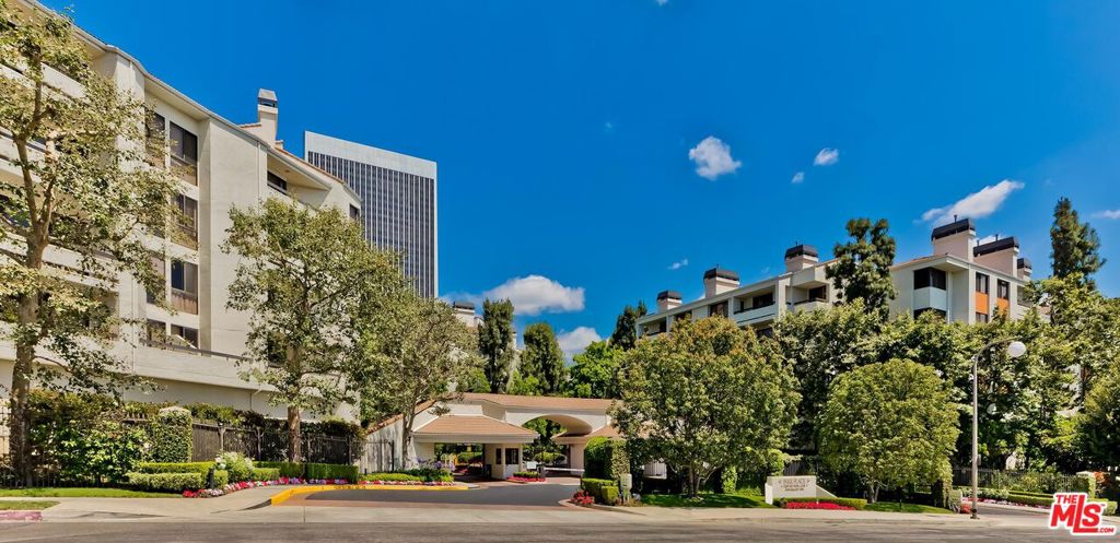 2142 Century Park Lane 102