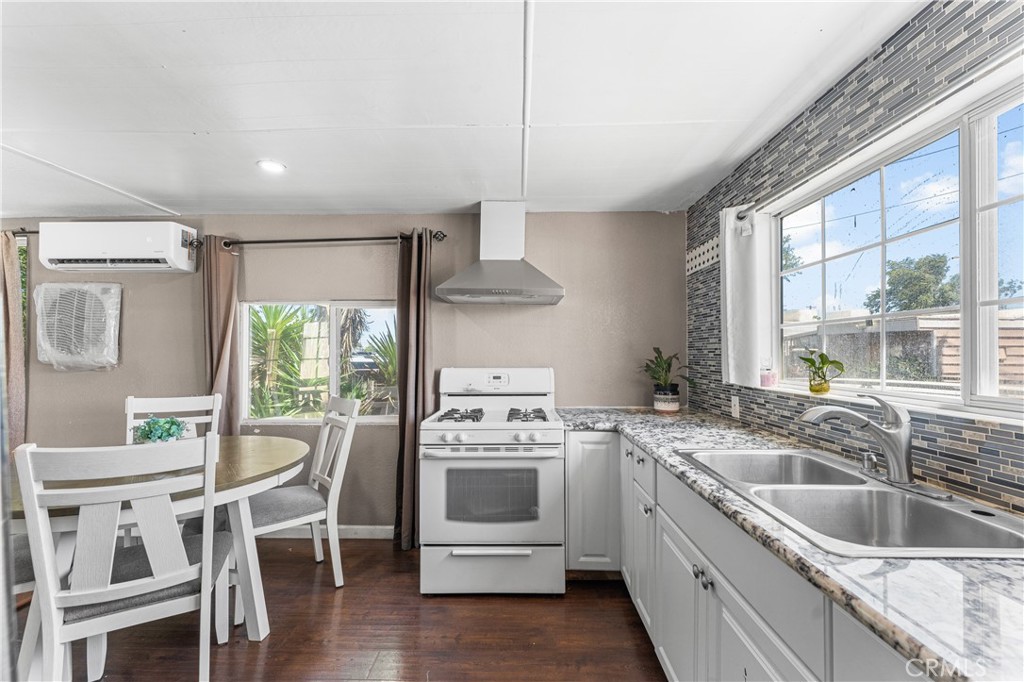 723 W Avenue I
