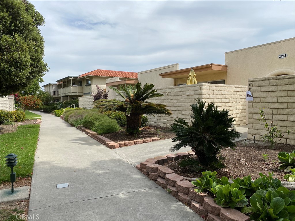 2213 Via Mariposa East B