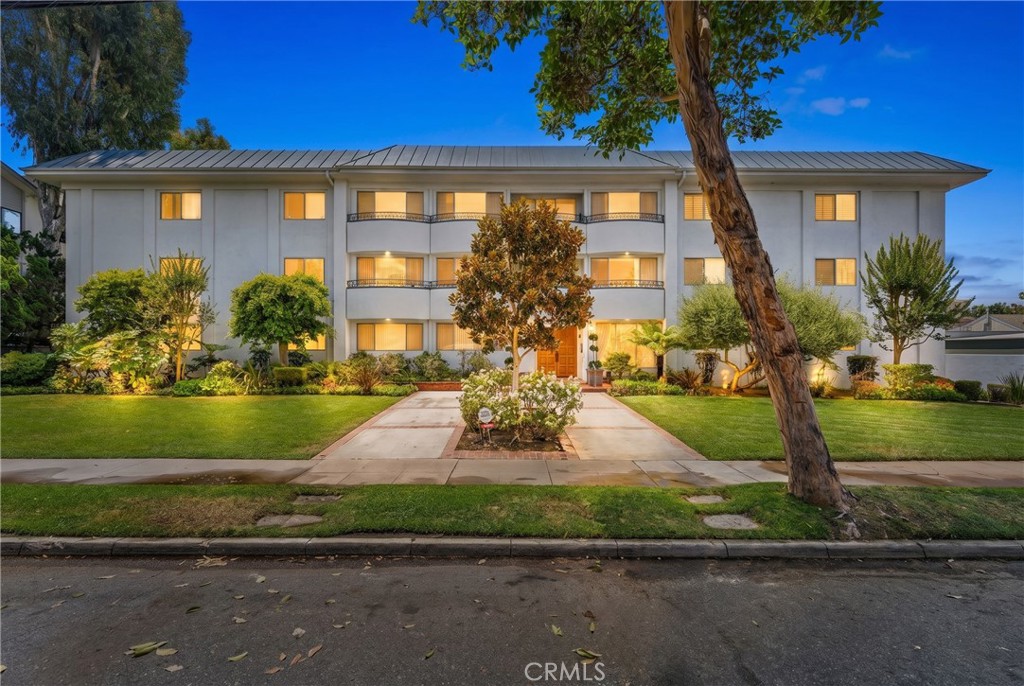972 E California 207