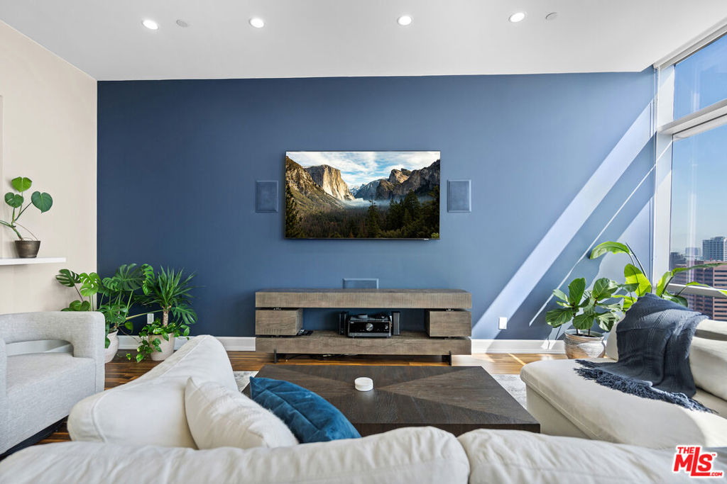 900 W Olympic Boulevard 32G
