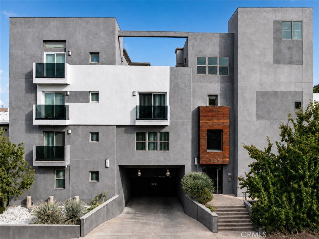 11925 Kling Street 2MAG