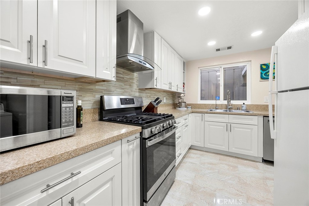 2369 S Reservoir
