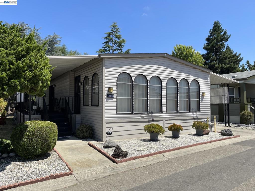 1285 Sussex way