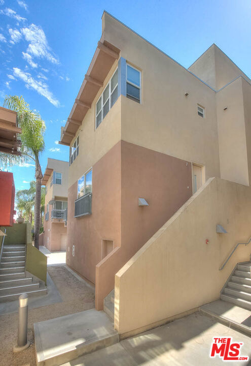 302 E 19th Street 7