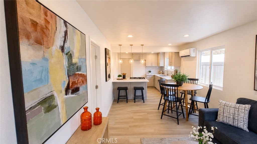 714 W Crestwood