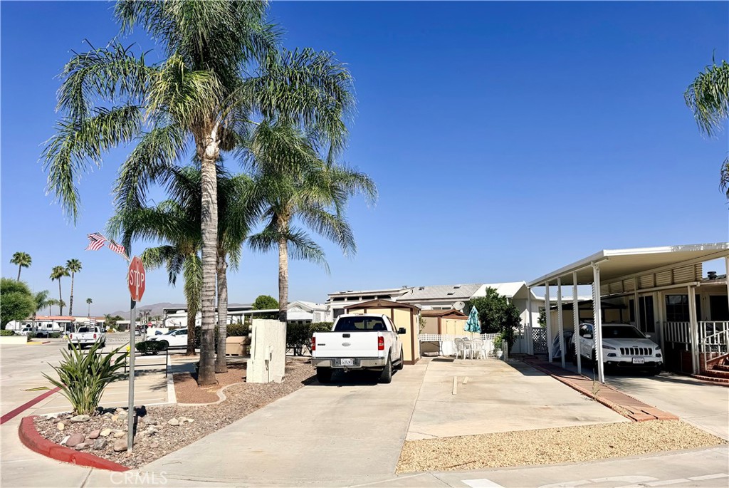 1295 S Cawston