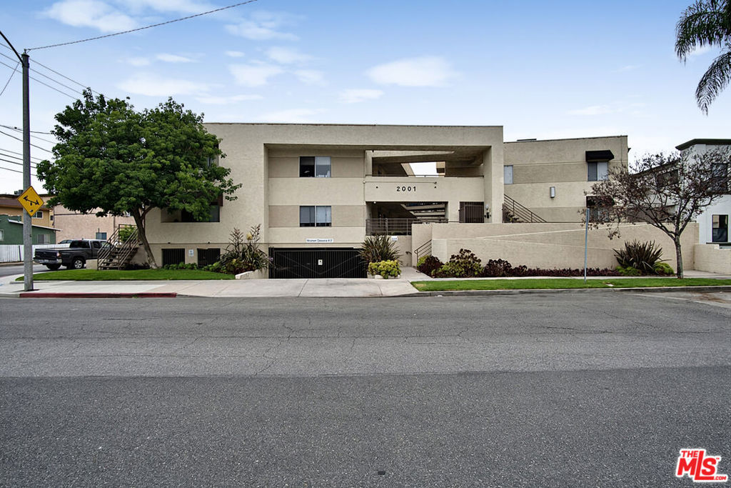 2005 Grismer Avenue