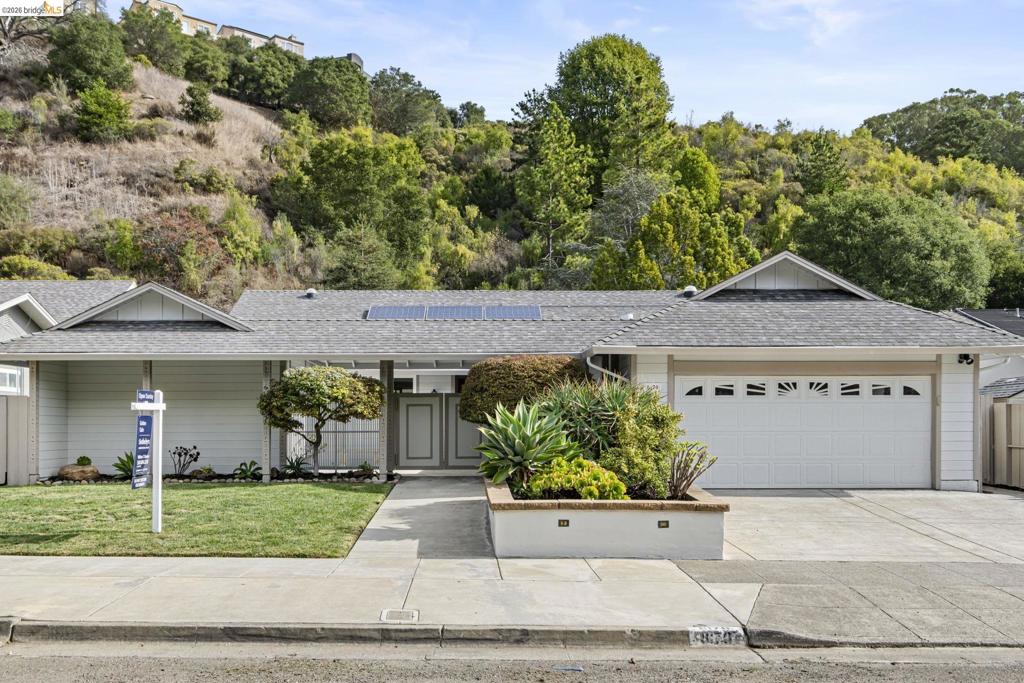 8170 Surrey Ln