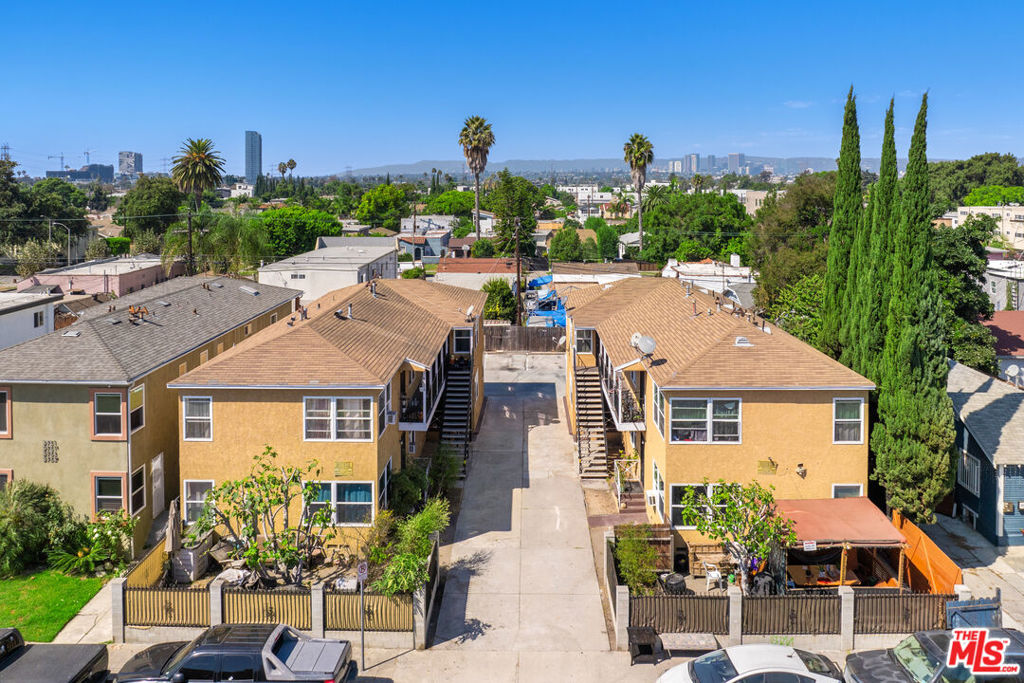 2743 S Redondo Boulevard