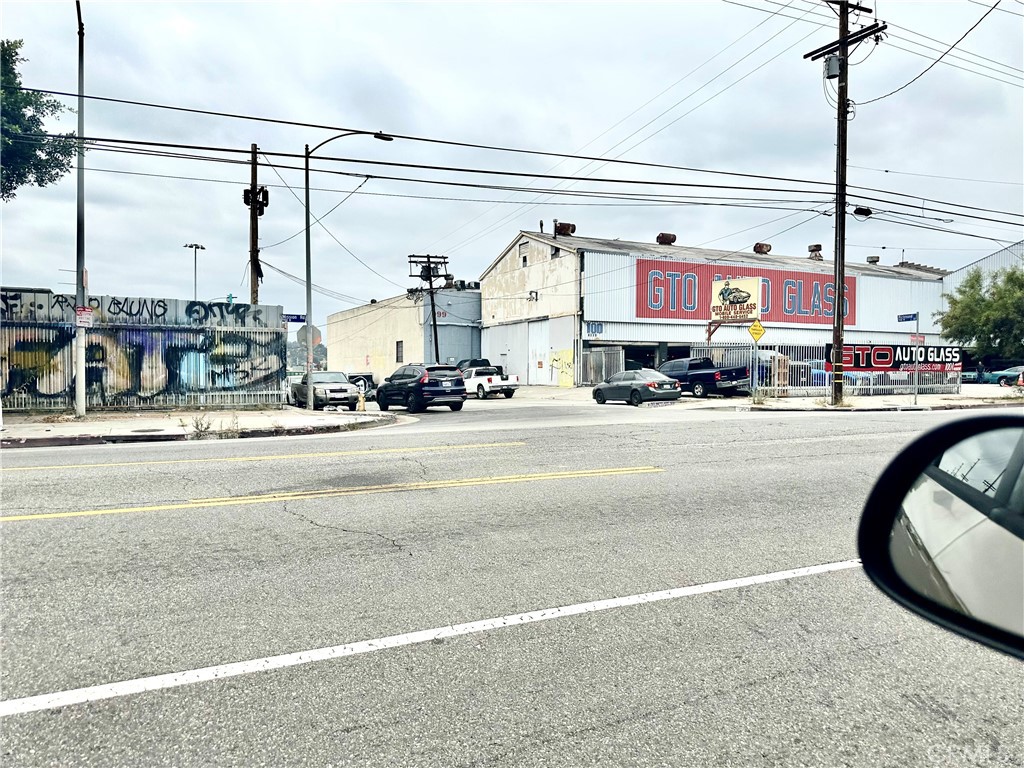 1007 N Mission