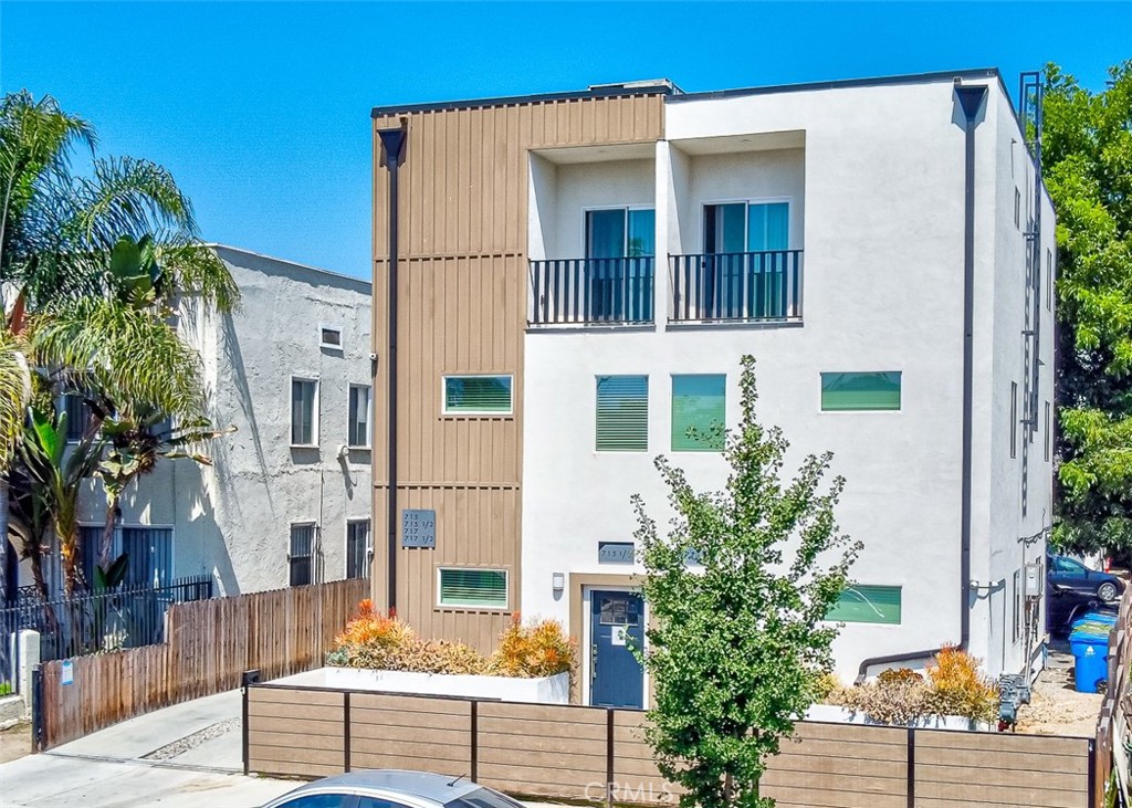 715 W 47th Street