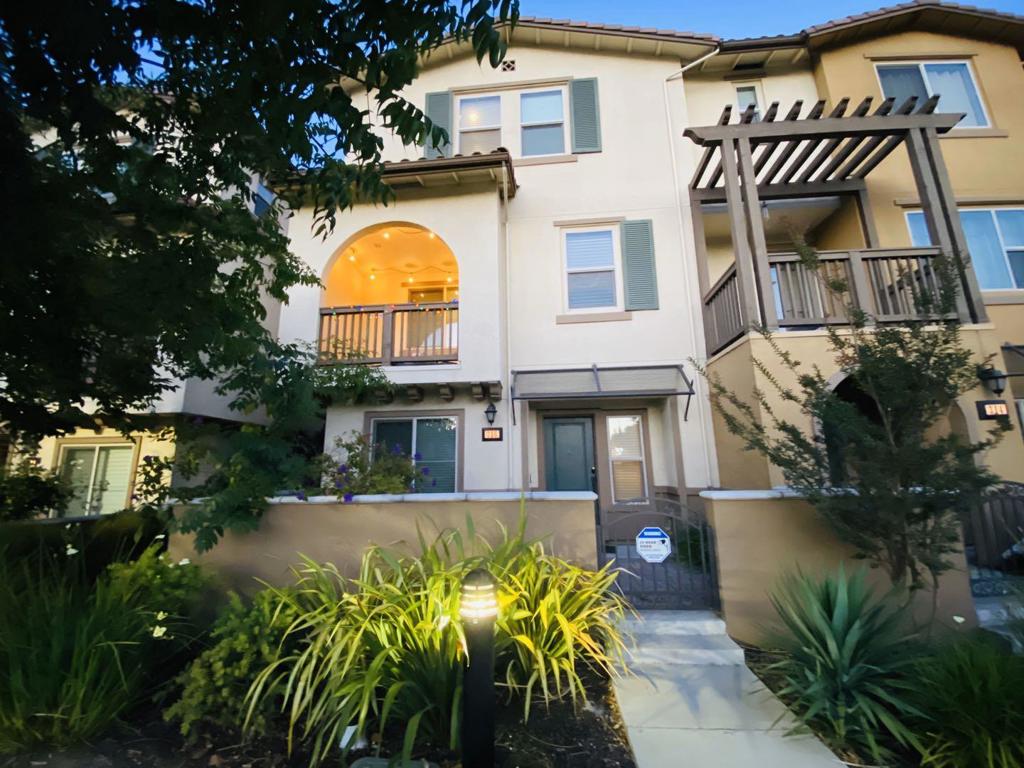 316 N Fair Oaks Avenue