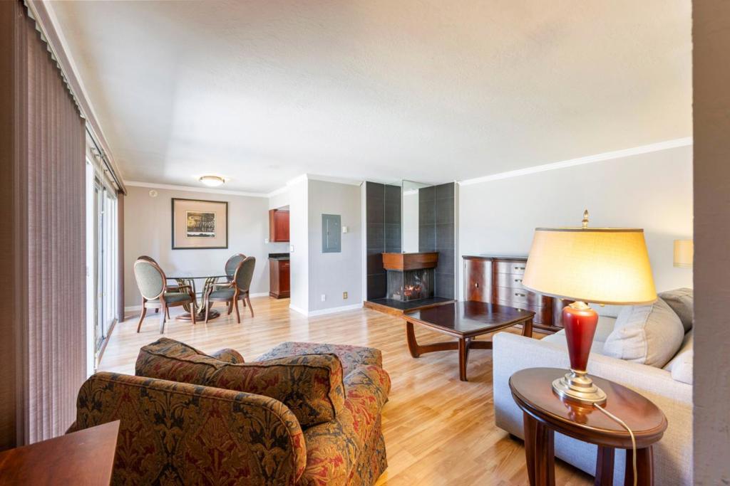 500 W Middlefield Road 98