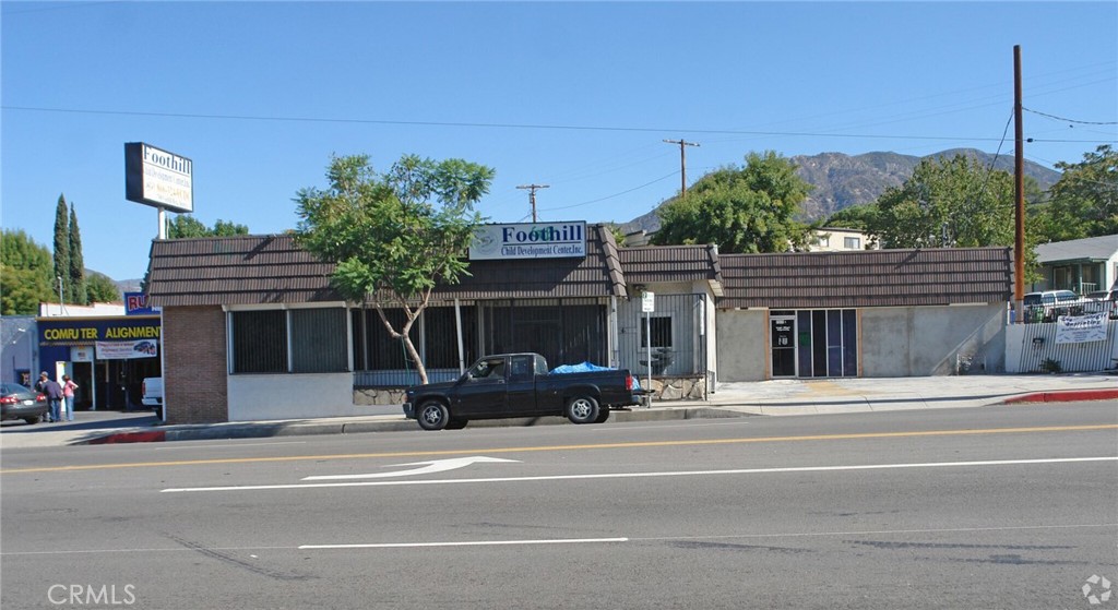 7505 Foothill