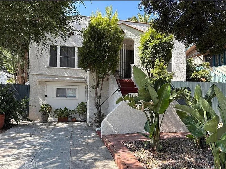 2400 2402 Merton Avenue