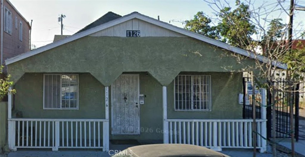 1124 E 40th Place