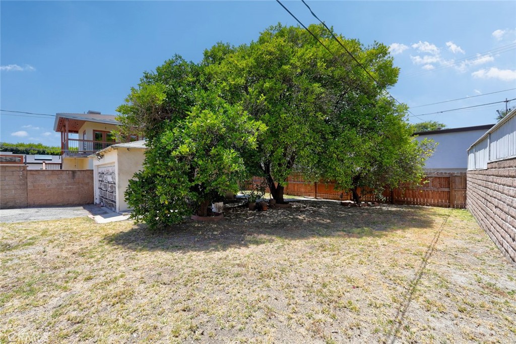 4427 Bakman Avenue