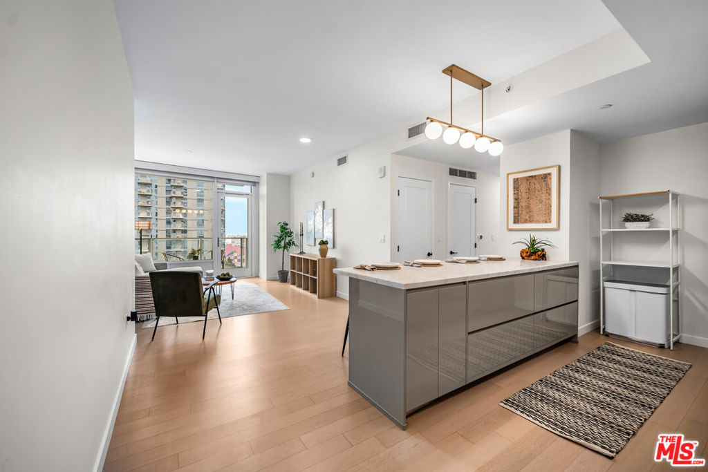 1050 S GRAND Avenue 1303