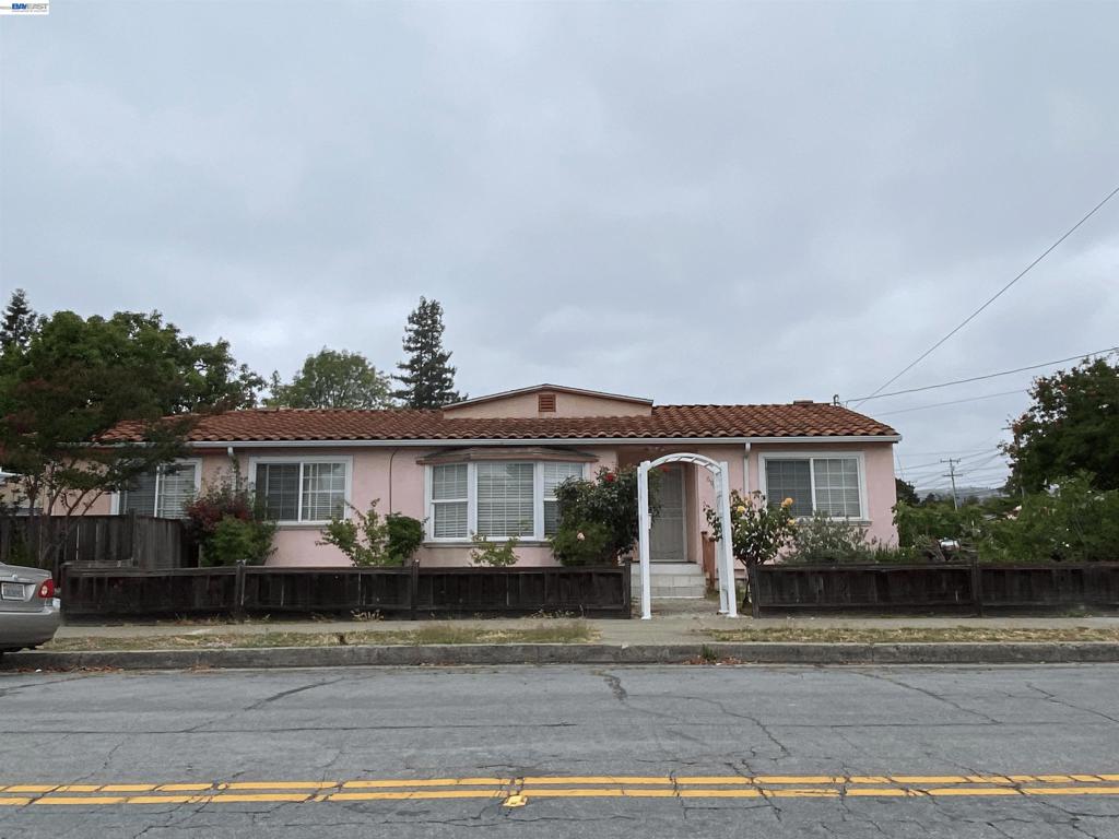 690 Dowling Blvd
