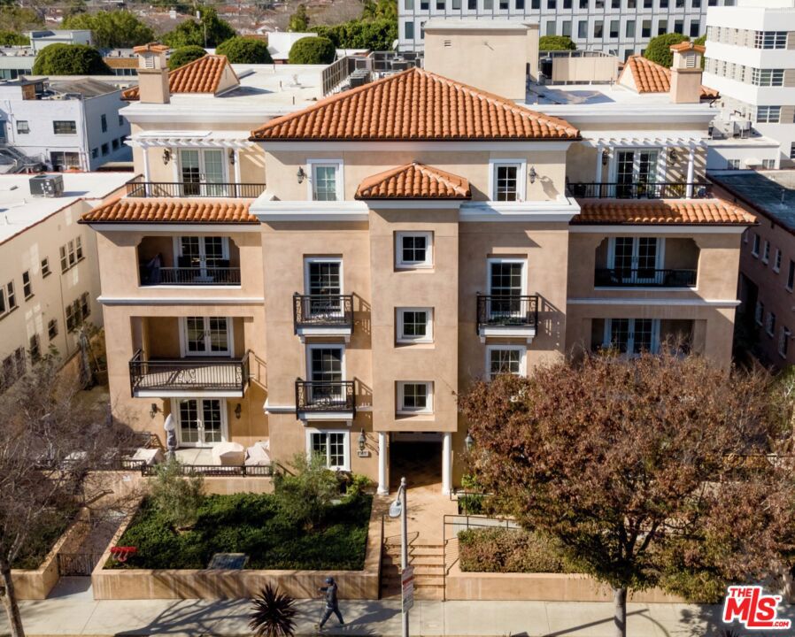 313 S Reeves Drive 203