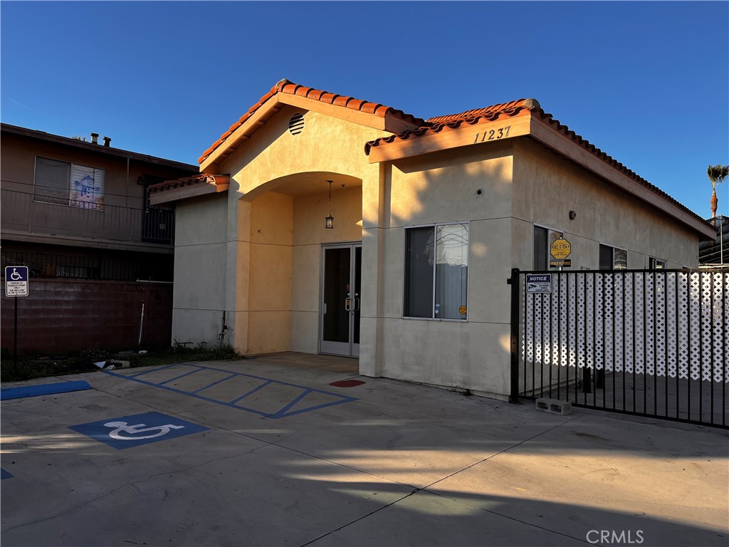 11237 Lower Azusa