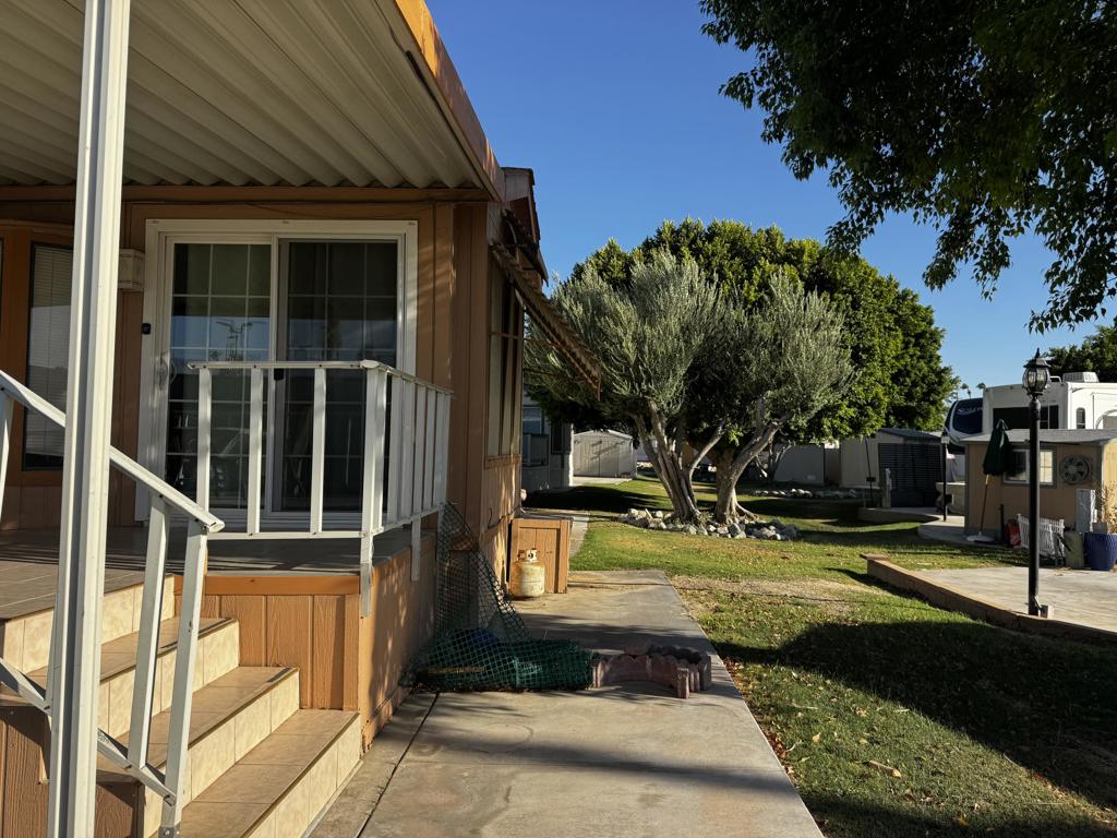 84136 Avenue 44 241