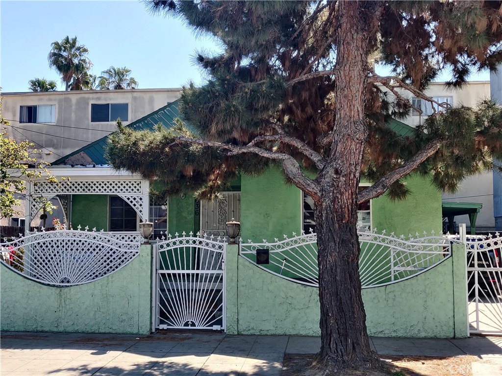 636 E 7th Street