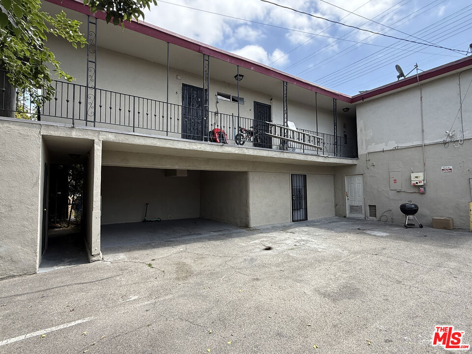 3711 S Western Avenue